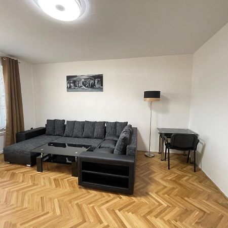 Apartman Jnj Velkomoravska Olomouc Exterior photo