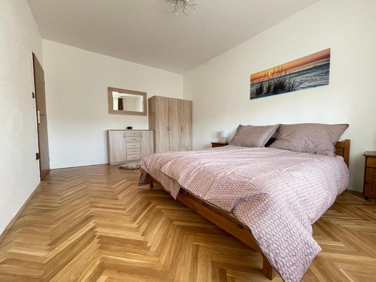 Apartman Jnj Velkomoravska Olomouc Exterior photo