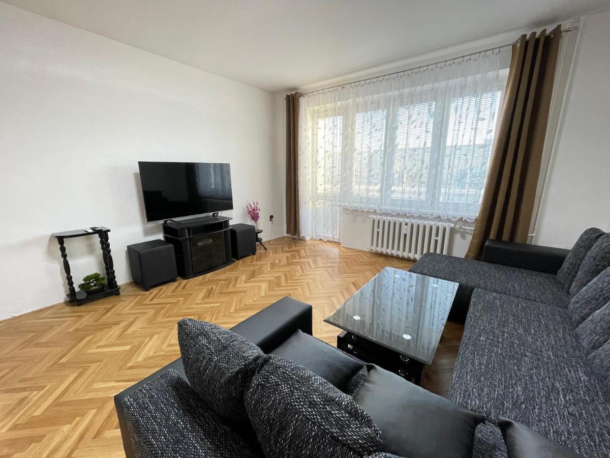 Apartman Jnj Velkomoravska Olomouc Exterior photo